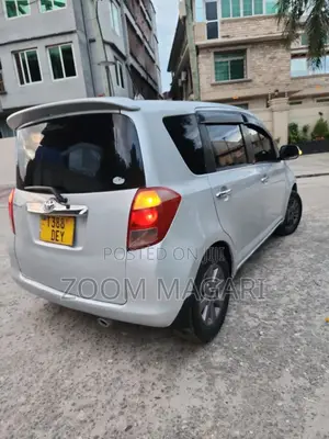 Toyota Ractis 2006 Silver