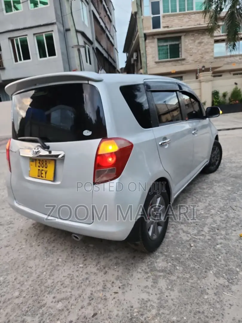 Toyota Ractis 2006 Silver