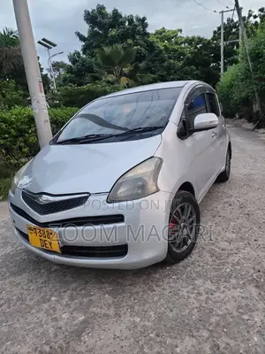 Toyota Ractis 2006 Silver