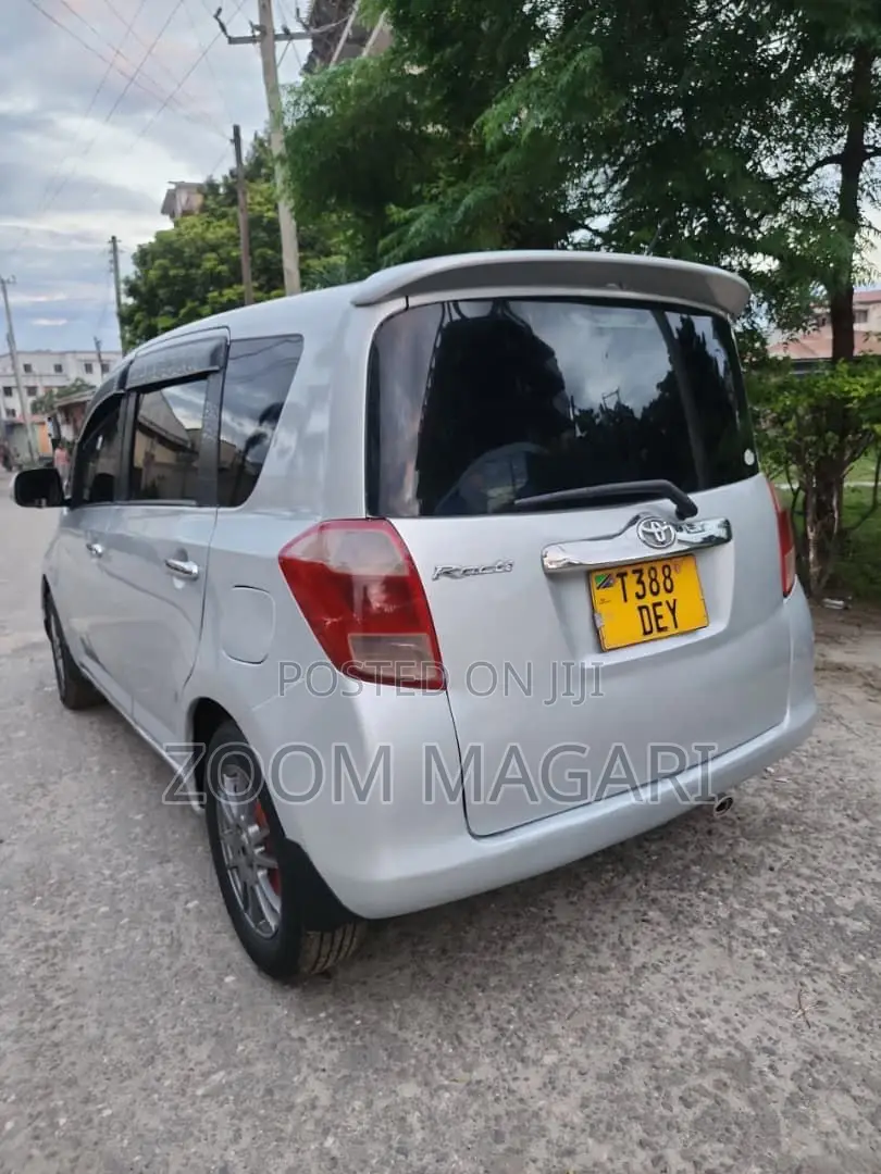 Toyota Ractis 2006 Silver