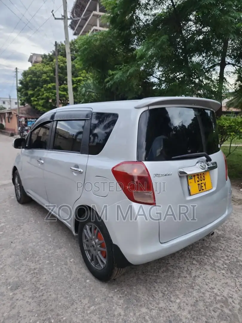 Toyota Ractis 2006 Silver
