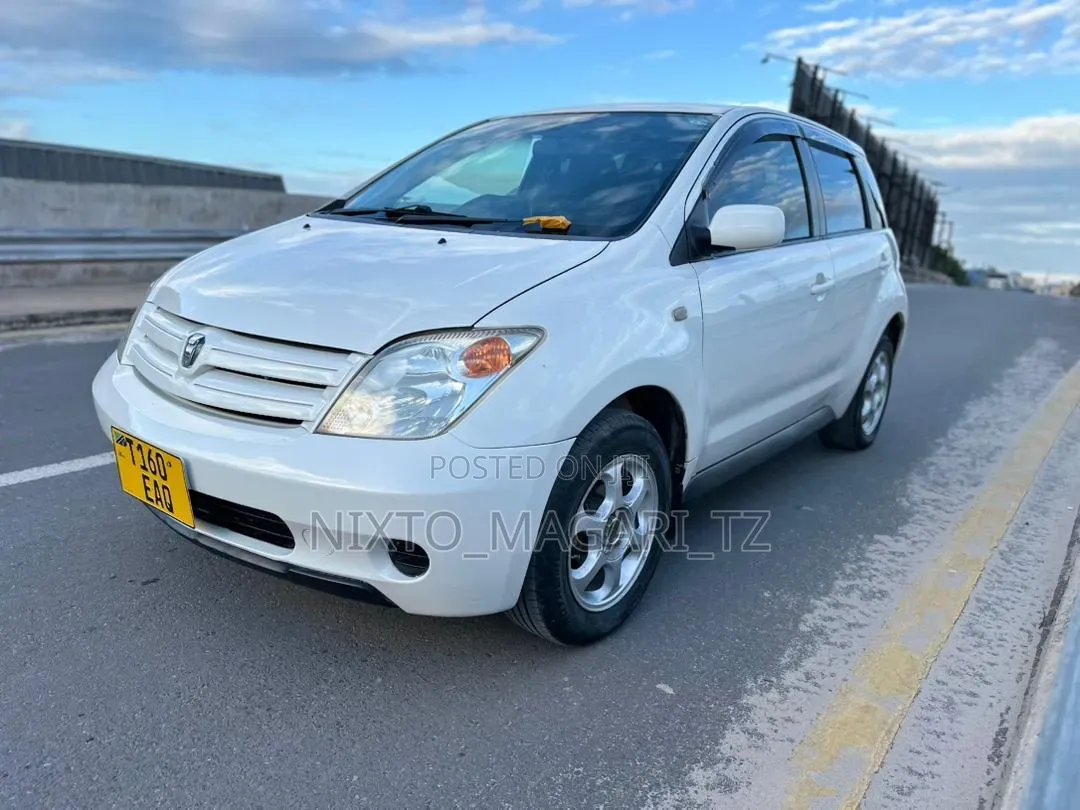 Toyota IST 2004 White