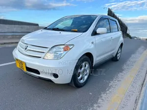 Toyota IST 2004 White