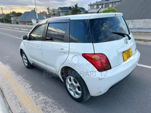 Toyota IST 2004 White