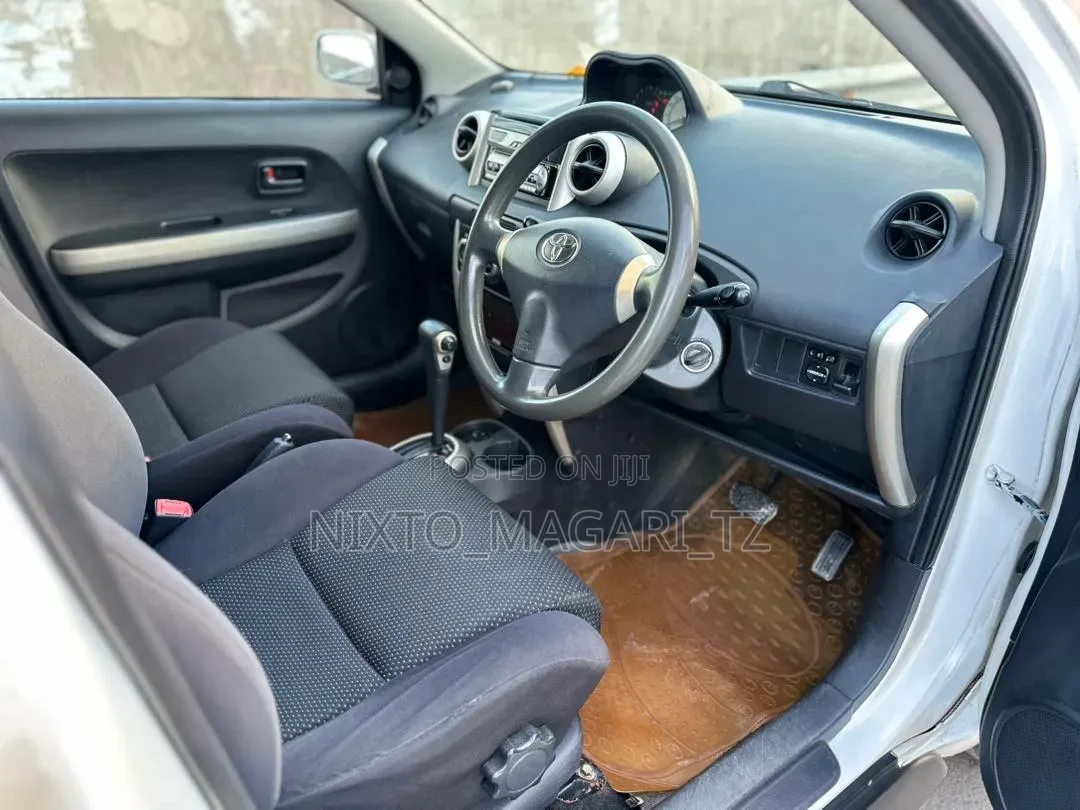 Toyota IST 2004 White