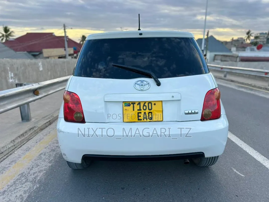 Toyota IST 2004 White