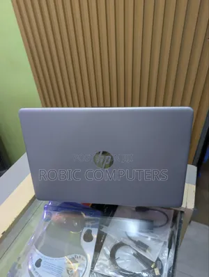 Laptop HP 250 G10 16GB Intel Core i7 SSD 512GB