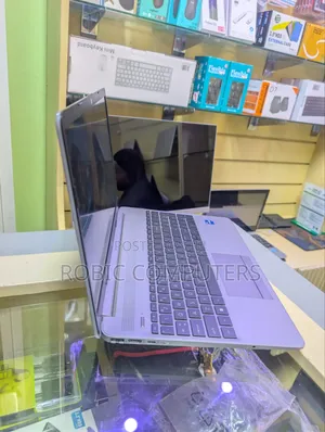 Laptop HP 250 G10 16GB Intel Core i7 SSD 512GB