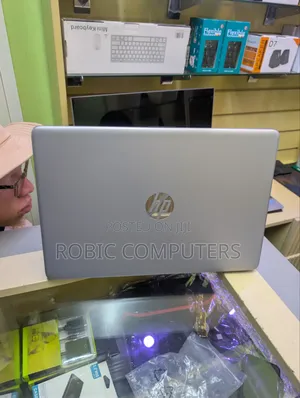 Laptop HP 250 G10 16GB Intel Core i7 SSD 512GB