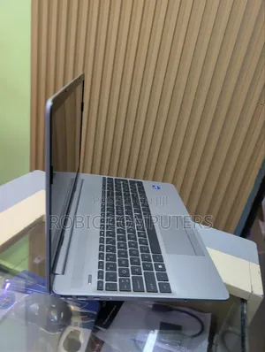 Laptop HP 250 G10 16GB Intel Core i7 SSD 512GB