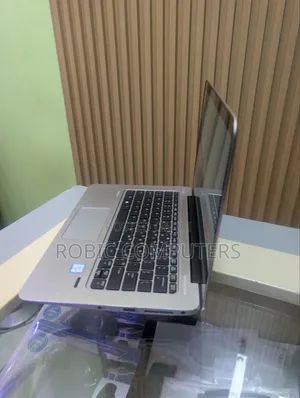 Laptop HP EliteBook 1030 8GB Intel Core Ultra 7 SSD 256GB