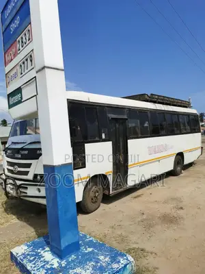 Tata Starbus Ultra Skool 1999 Silver