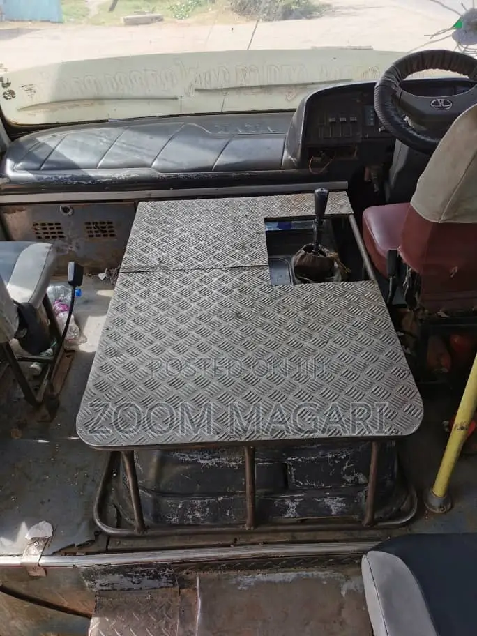 Tata Starbus Ultra Skool 1999 Silver
