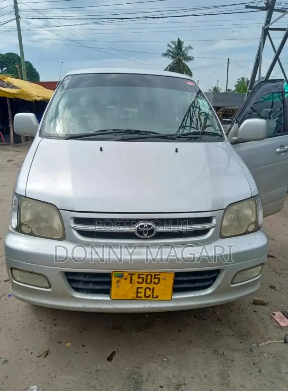 Toyota Noah 2003 Silver