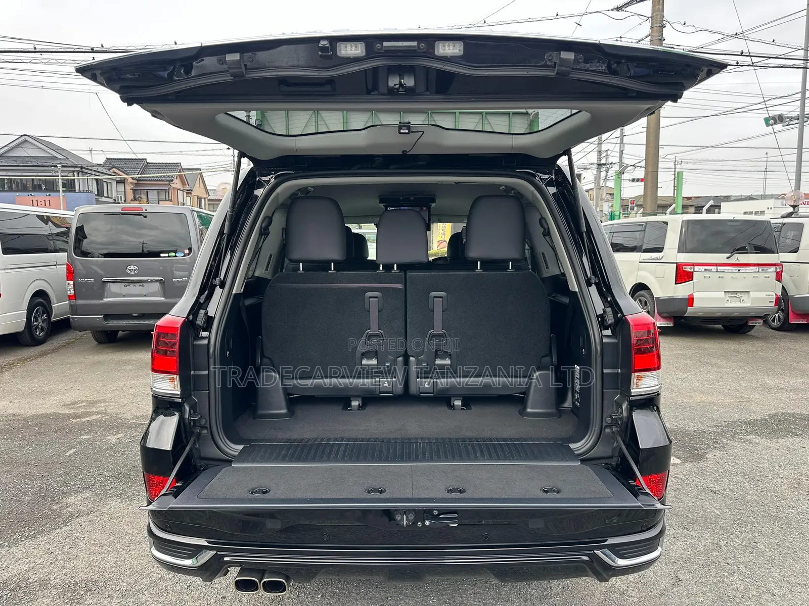 Toyota Land Cruiser 4.6 V8 AX 2019 Black
