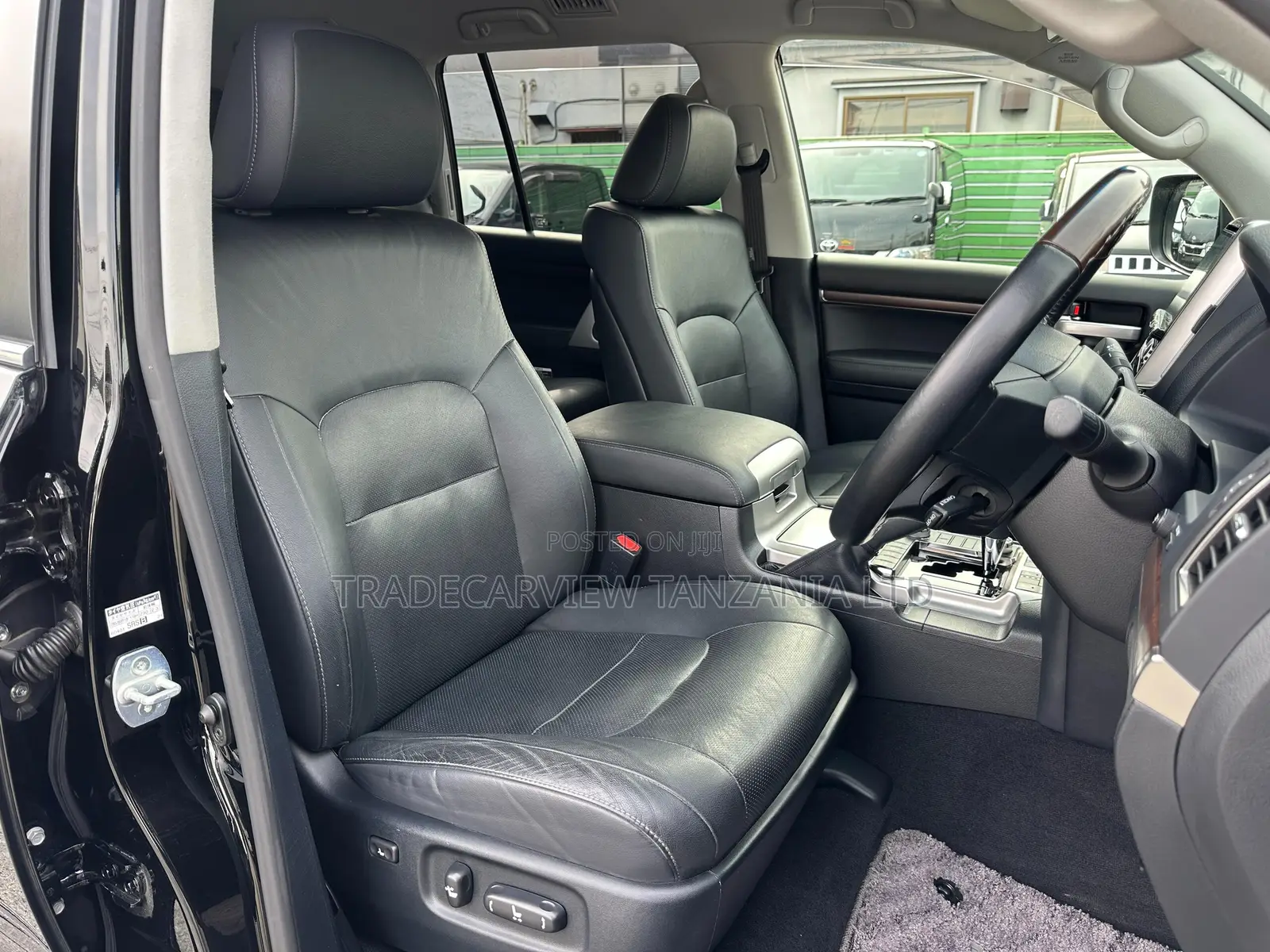 Toyota Land Cruiser 4.6 V8 AX 2019 Black