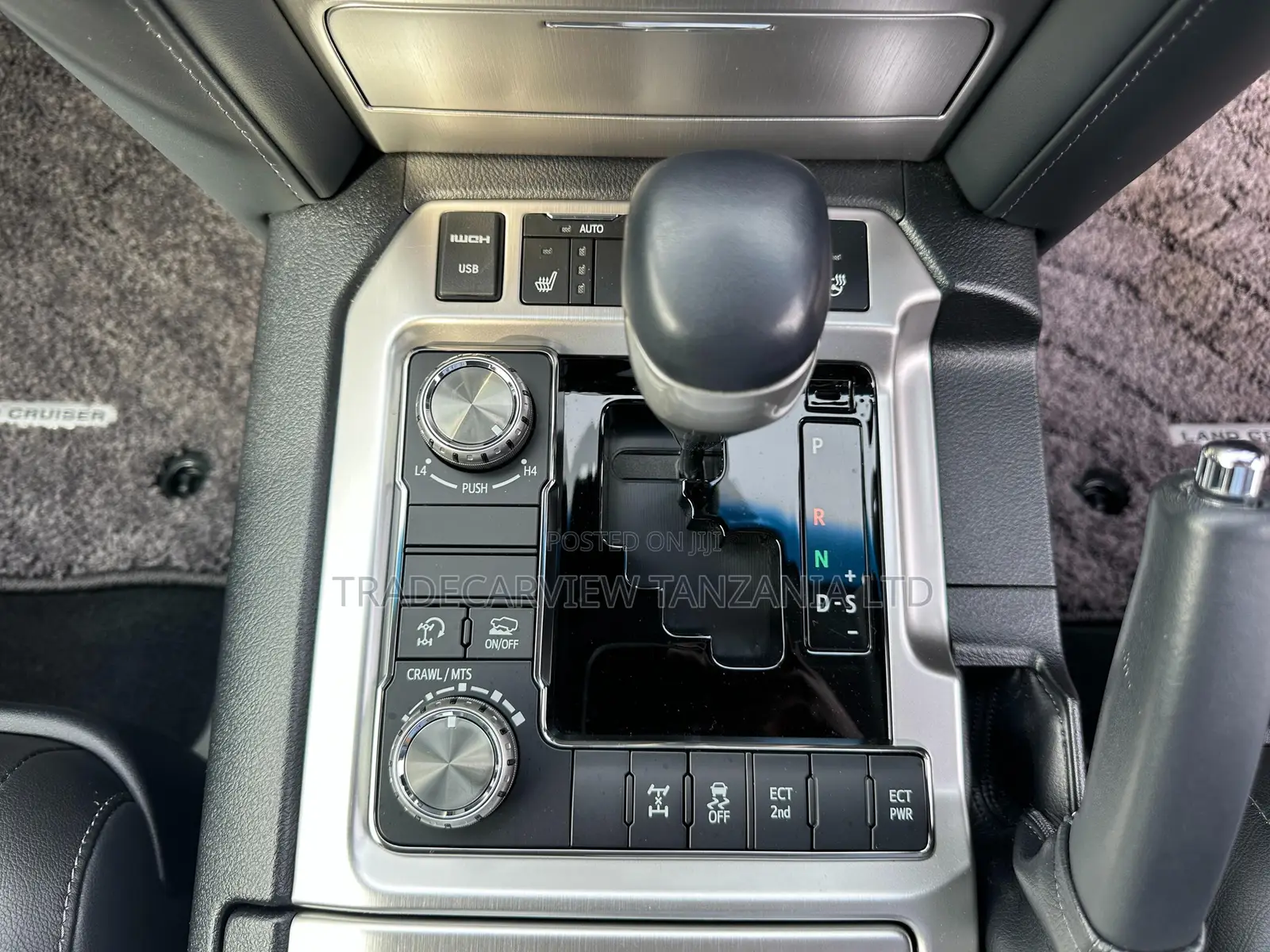 Toyota Land Cruiser 4.6 V8 AX 2019 Black