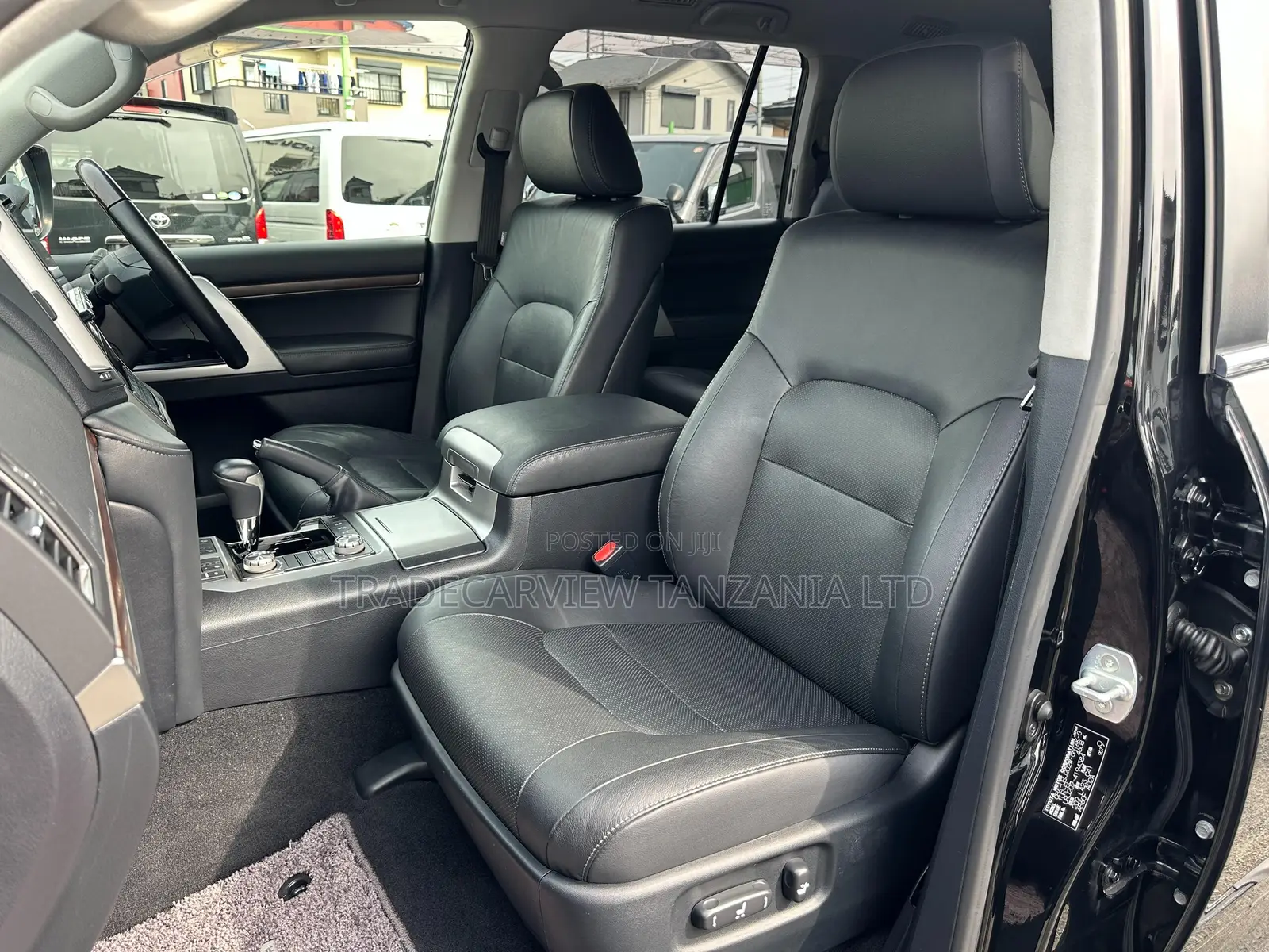 Toyota Land Cruiser 4.6 V8 AX 2019 Black