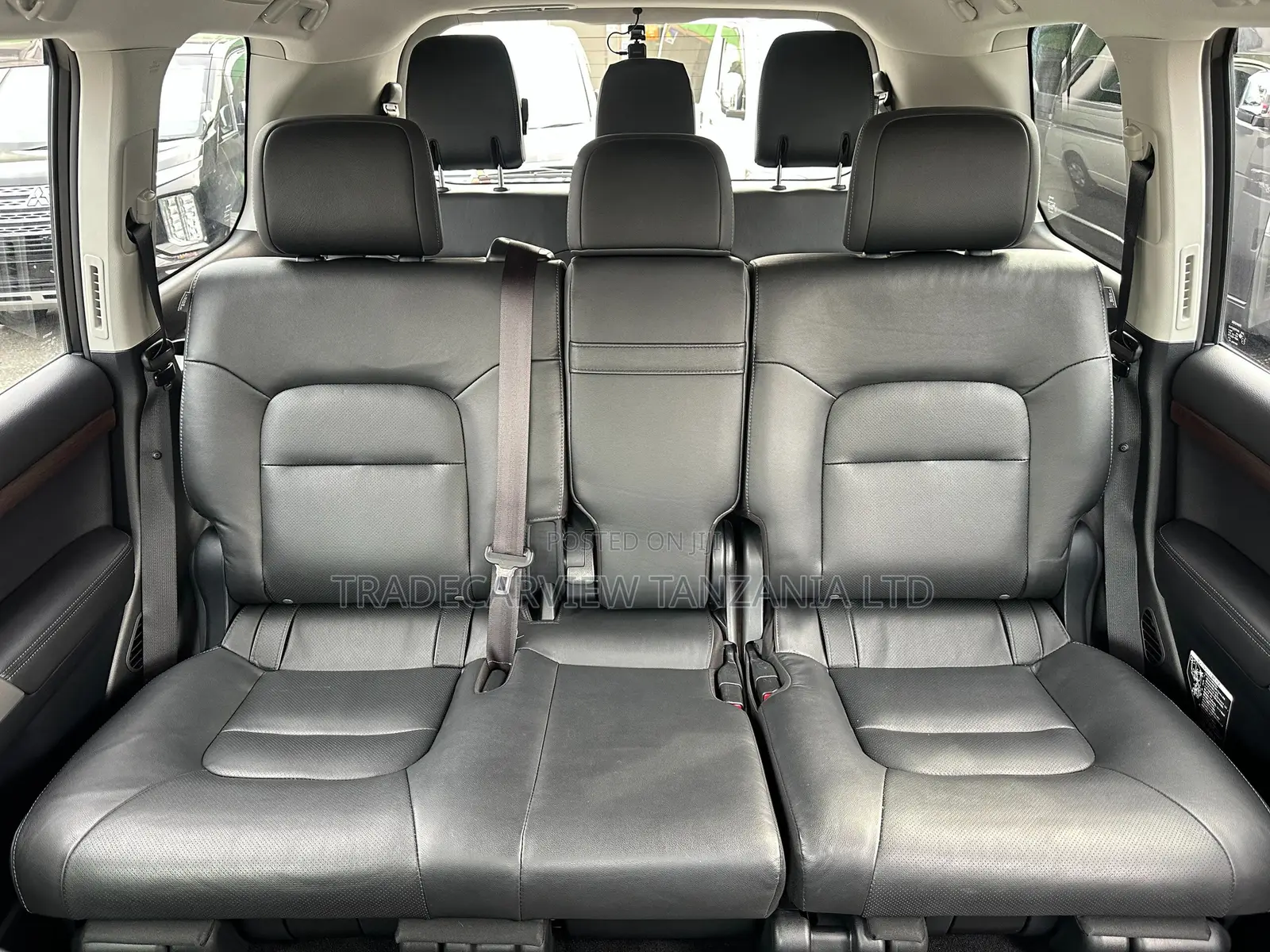 Toyota Land Cruiser 4.6 V8 AX 2019 Black