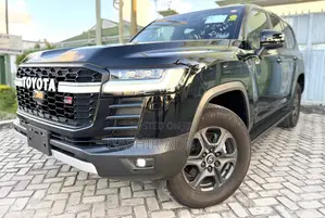 Toyota Land Cruiser LC300 2023 Black