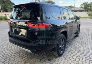 Toyota Land Cruiser LC300 2023 Black