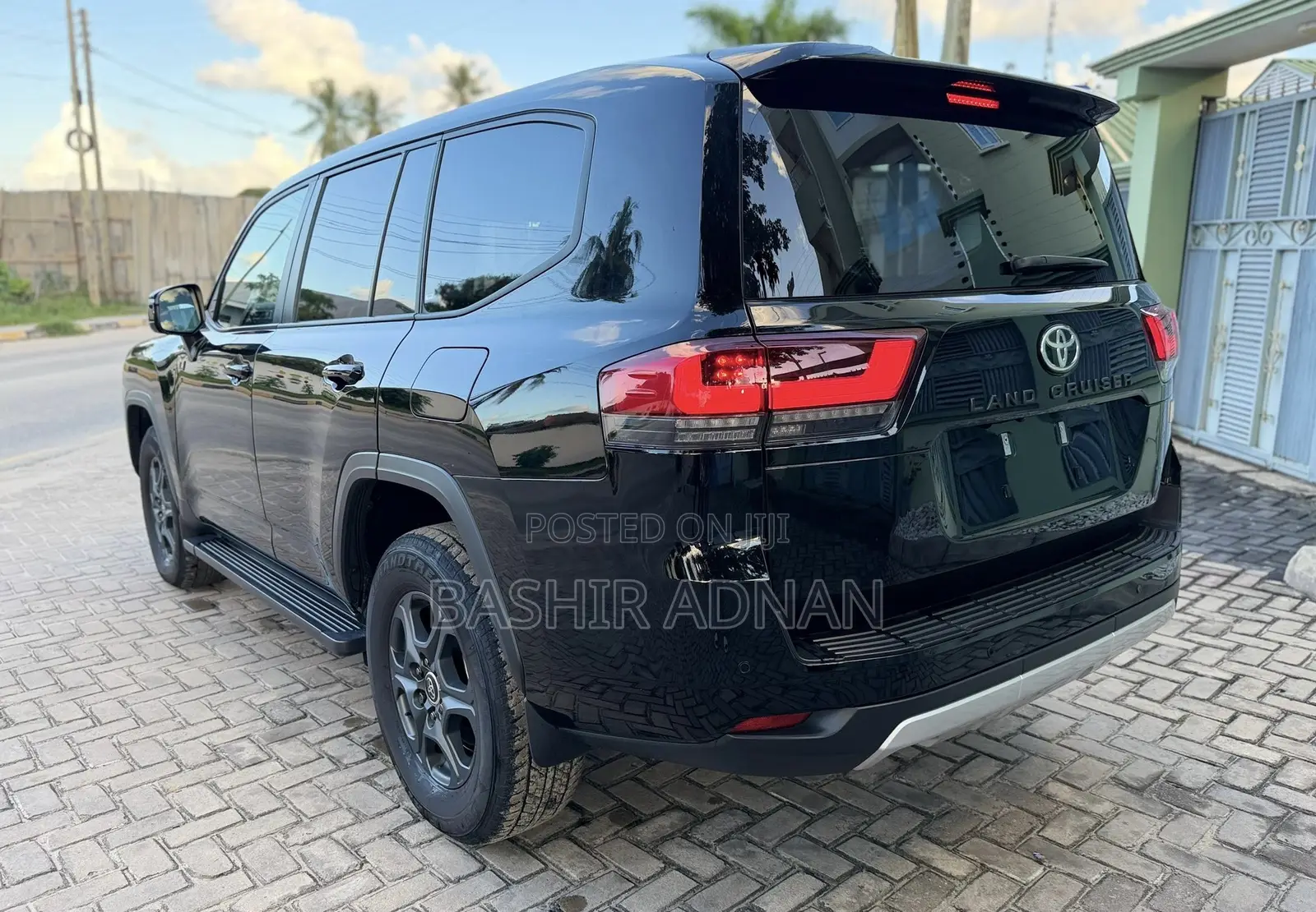 Toyota Land Cruiser LC300 2023 Black