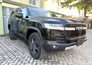 Toyota Land Cruiser LC300 2023 Black