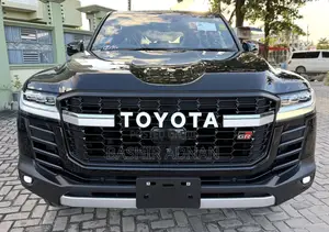Toyota Land Cruiser LC300 2023 Black