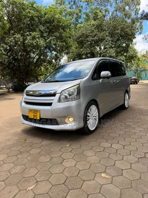 Toyota Noah 2008 Silver