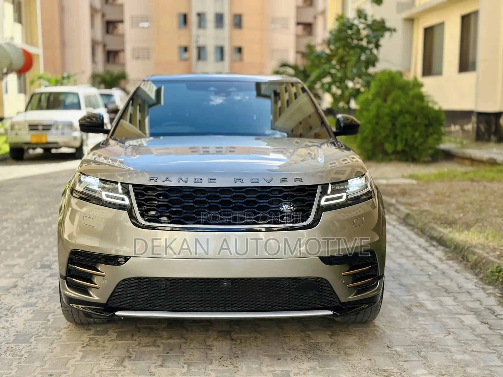 Land Rover Range Rover Velar R-Dynamic HSE 2022 Gray