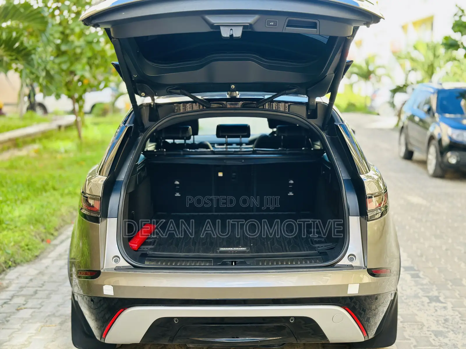 Land Rover Range Rover Velar R-Dynamic HSE 2022 Gray