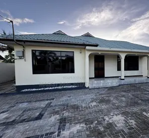 4bdrm House in Bunju Beach for rent