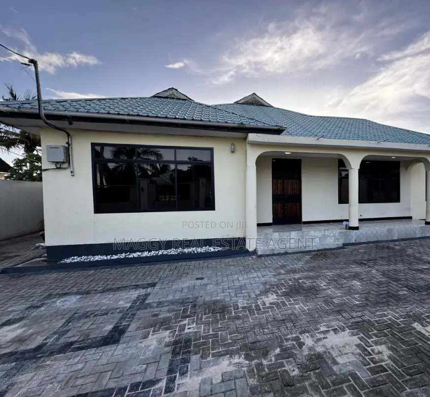 4bdrm House in Bunju Beach for rent
