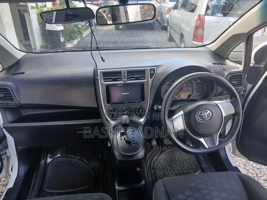 Toyota Ractis 1.5 FWD 2013 White