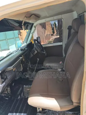 Toyota Land Cruiser 2002 White