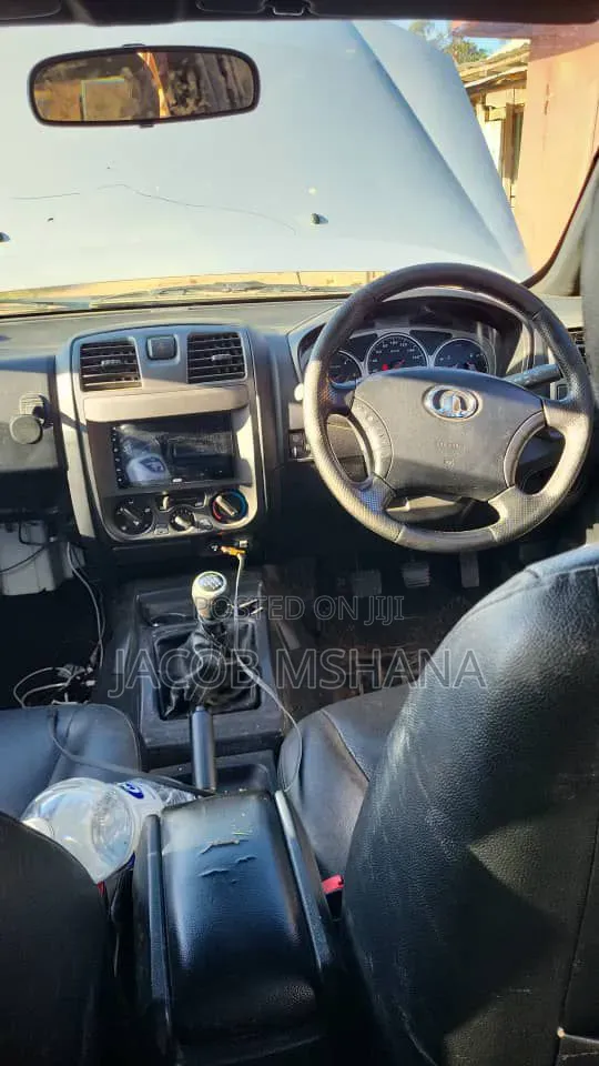 Toyota Land Cruiser 2002 White