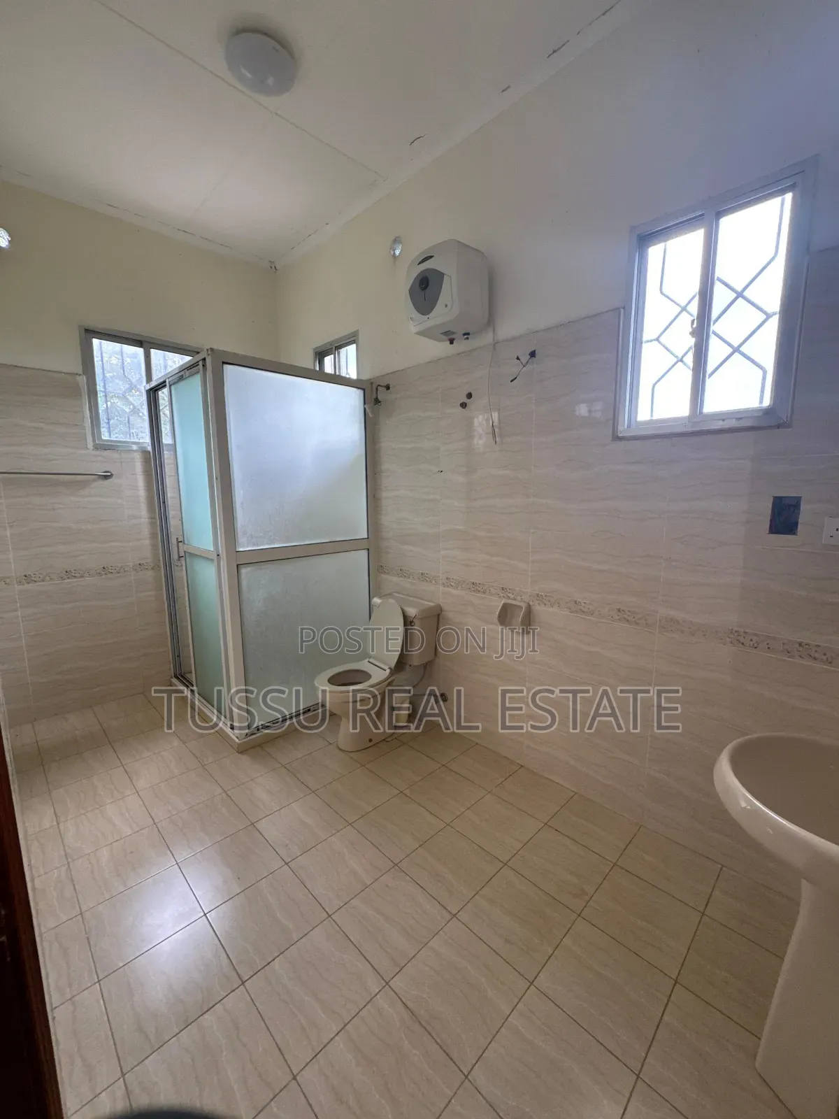 4bdrm House in Makongo Bus Stop, Kinondoni for sale