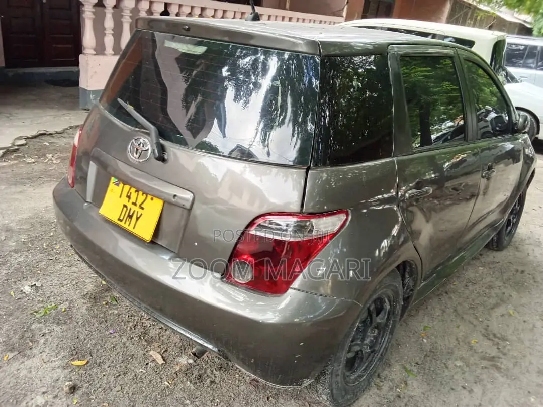 Toyota IST 2004 Gray