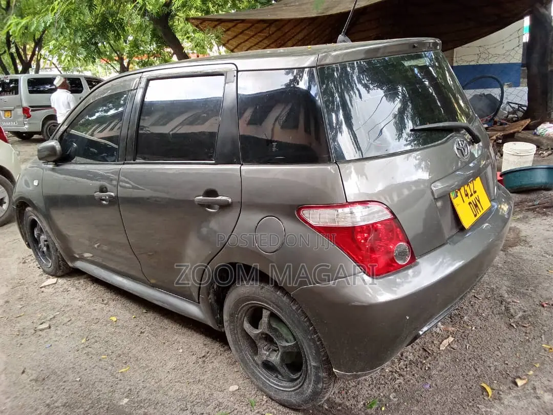 Toyota IST 2004 Gray