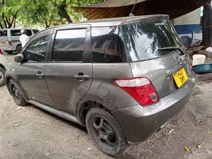 Toyota IST 2004 Gray