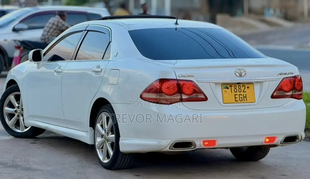 Toyota Crown 2009 White