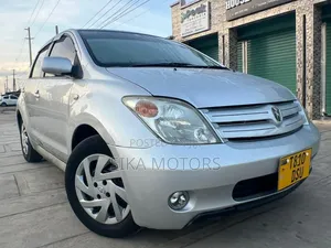 Toyota IST 2002 Silver