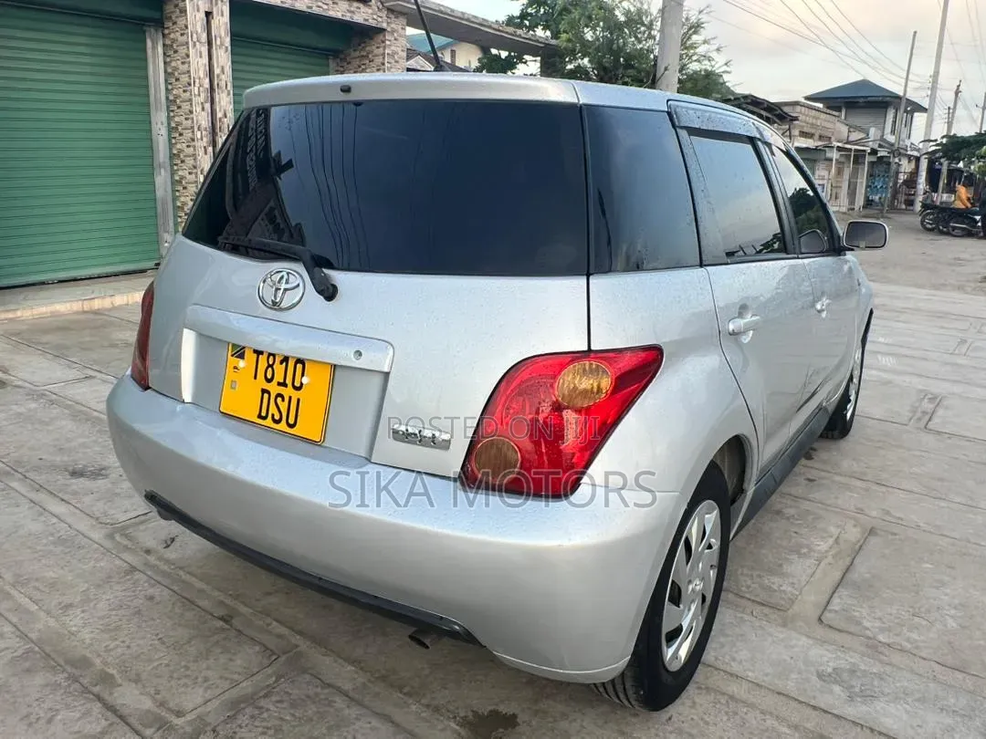 Toyota IST 2002 Silver