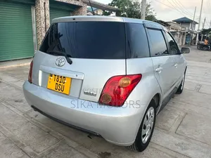Toyota IST 2002 Silver