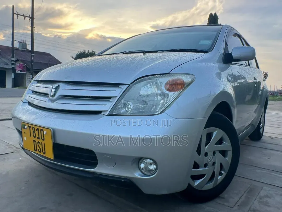 Toyota IST 2002 Silver