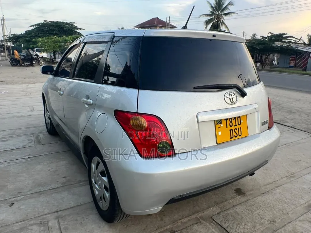 Toyota IST 2002 Silver