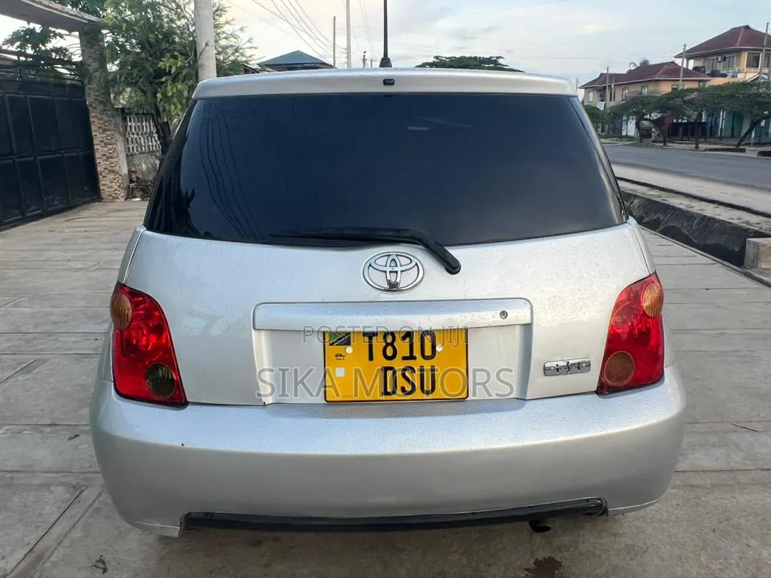 Toyota IST 2002 Silver
