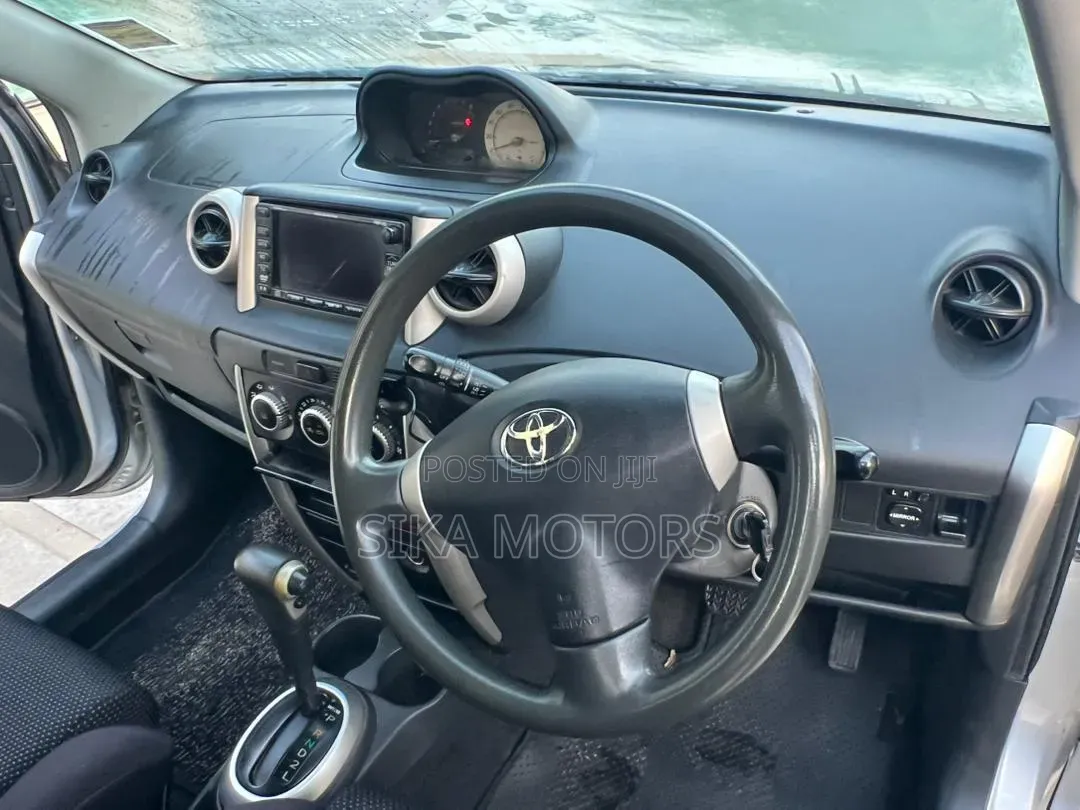 Toyota IST 2002 Silver