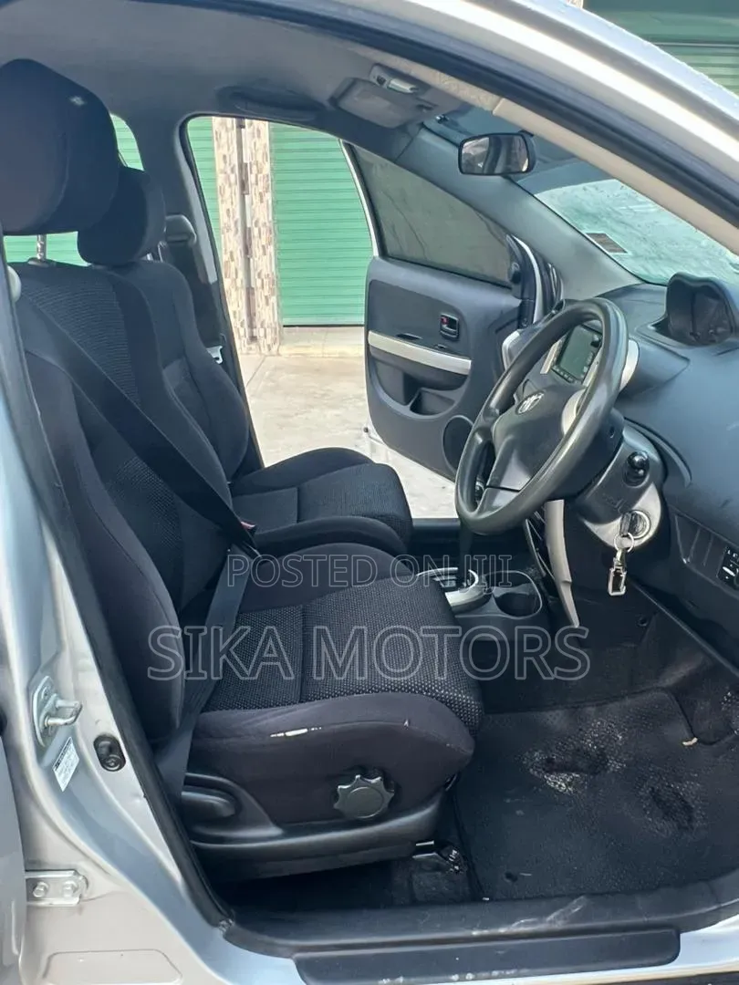 Toyota IST 2002 Silver