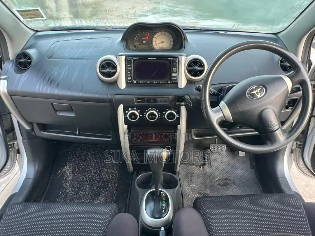 Toyota IST 2002 Silver
